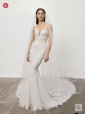 Pronovias Privee Jameela Gown - Dry Cleaned - size US 2  or UK size 4